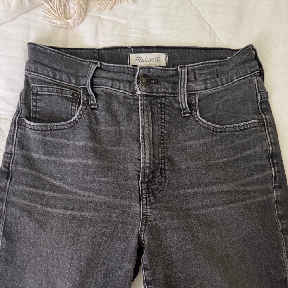 Madewell Women’s Charcoal Jeans
Perfect Vintage 25 Petite